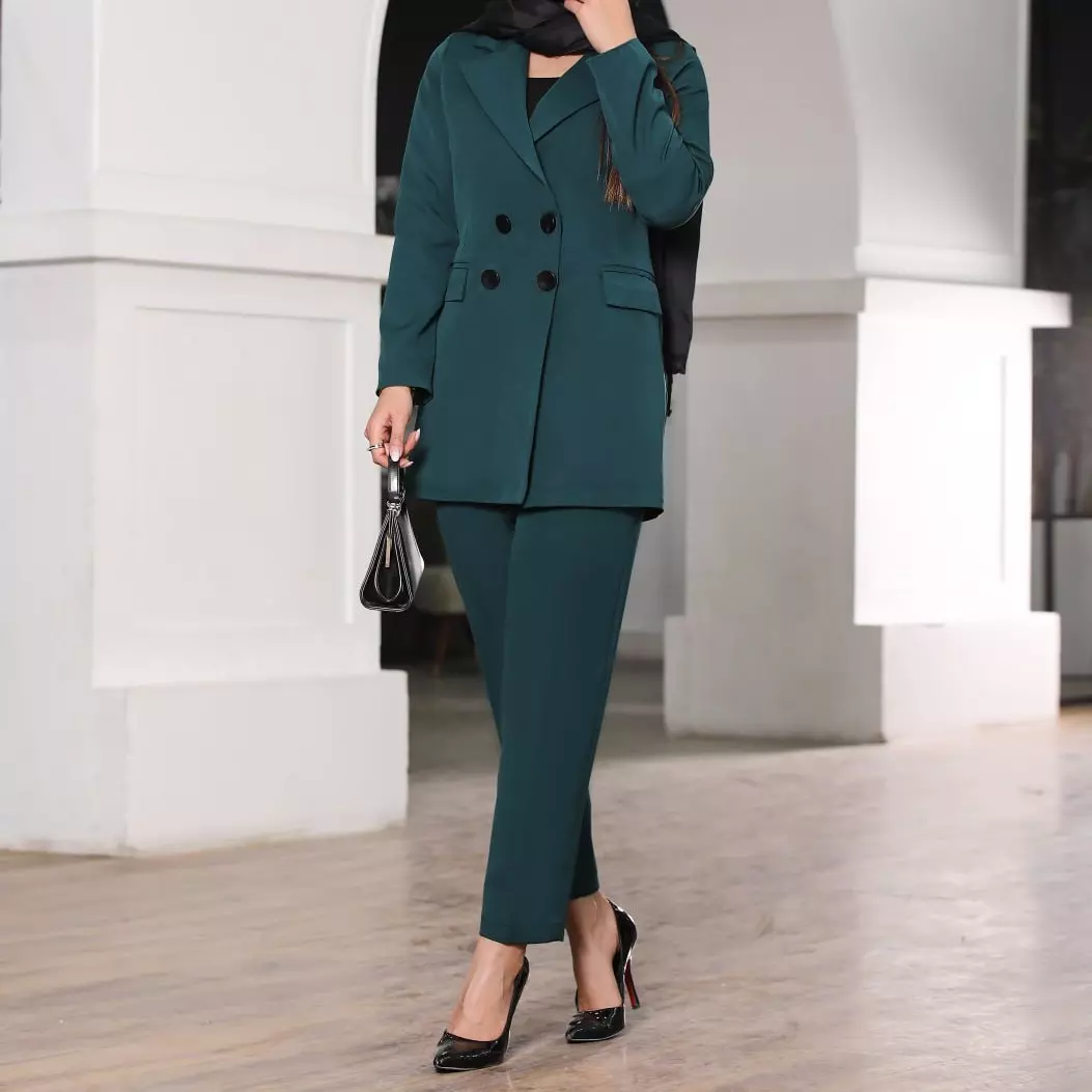 کت و شلوار نیلا سایز 36الی 48 ارسال ده روز کاری  رنگبندی مطابق ژورنال