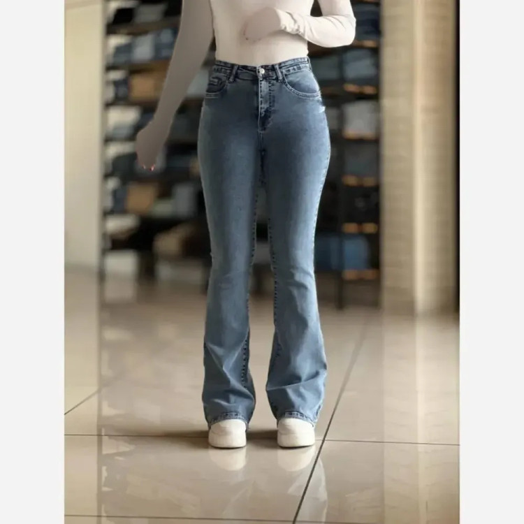 شلوار جین بوتکات زنانه باکیفیت، قد حدود 103، در رنگها و سایزهای متنوع