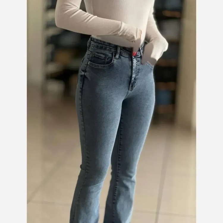 شلوار جین بوتکات زنانه باکیفیت، قد حدود 103، در رنگها و سایزهای متنوع