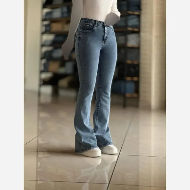 شلوار جین بوتکات زنانه باکیفیت، قد حدود 103، در رنگها و سایزهای متنوع