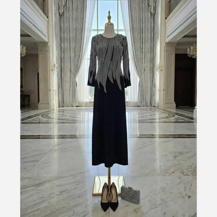 ماکسی مجلسی مدل نازنین بیگ سایز کرپ دالقیچ مشکی نگین و مروارید سایز بزرگ