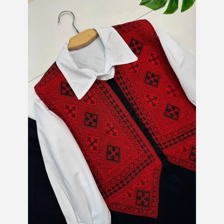 ست سه تیکه پارمین شومیز، وست و شلوار پرشین مکانیک سوزن دوزی قرمز فری سایز