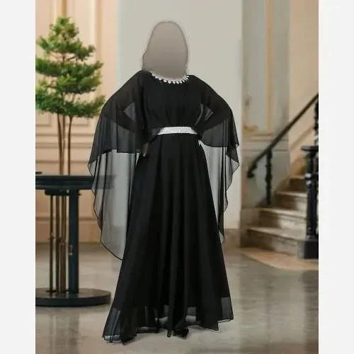 پیراهن حریر سایزبزرگ زنانه مدل خورشید کد 76407 سایزبندی 44 تا 56 قد 155 کرپ حریر آستردار کاپ دار مشکی سورمه ای