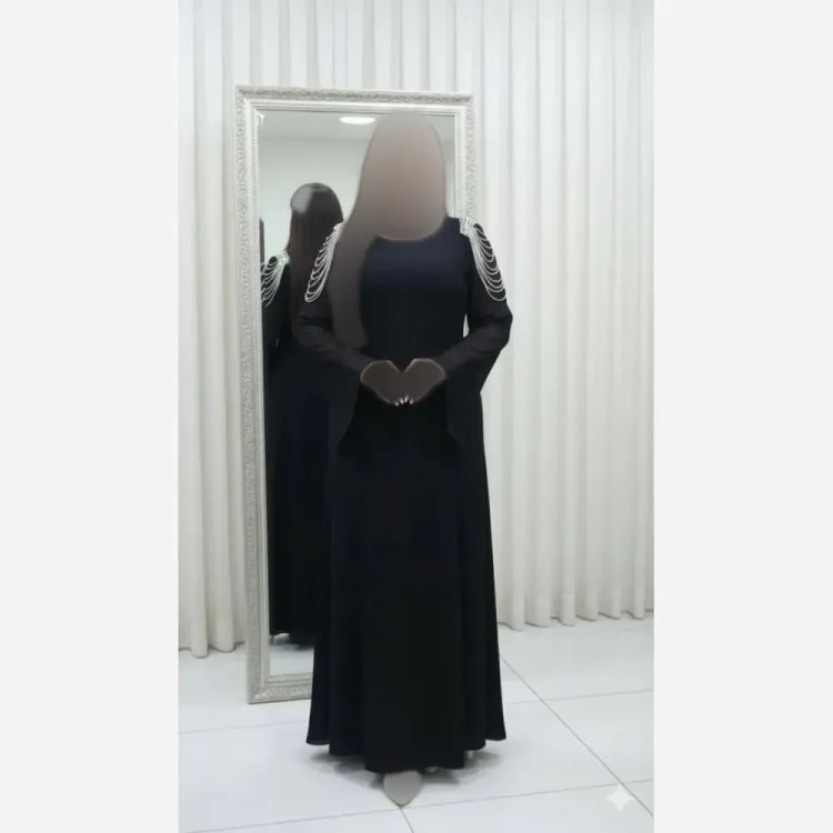 پیراهن ماکسی سایزبزرگ دلارام زنانه سایزبندی 44 تا 58 مشکی کرپ درجه یک با سنگدوزی و زنجیر قد 155 کاپ سینه نوار دوبی آستین حریر