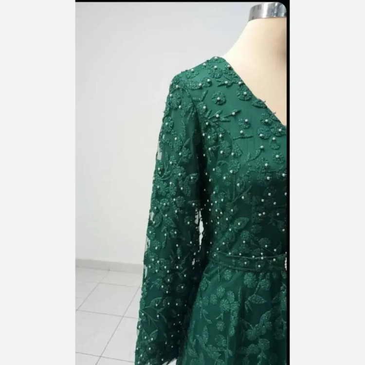 مانتو گلبرگ حریر شاین پفکی قد 155 سایزبندی 44 تا 52 با کمربند و مروارید پانچ شده