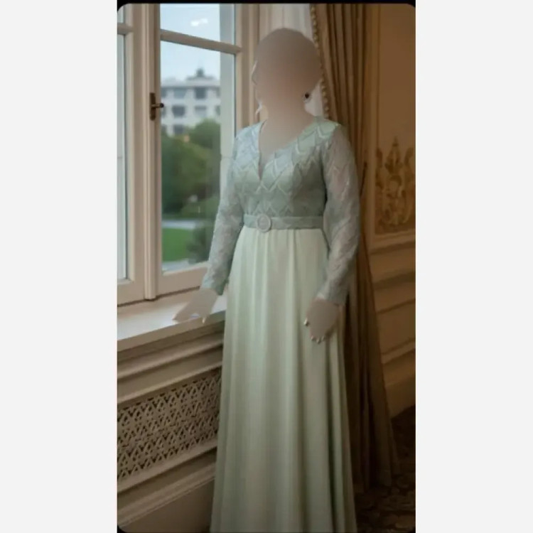مانتو زنانه هدیه قد 155 سایزبندی 44 تا 54 جنس جسمیکو سنگی و حریر همراه کمربند