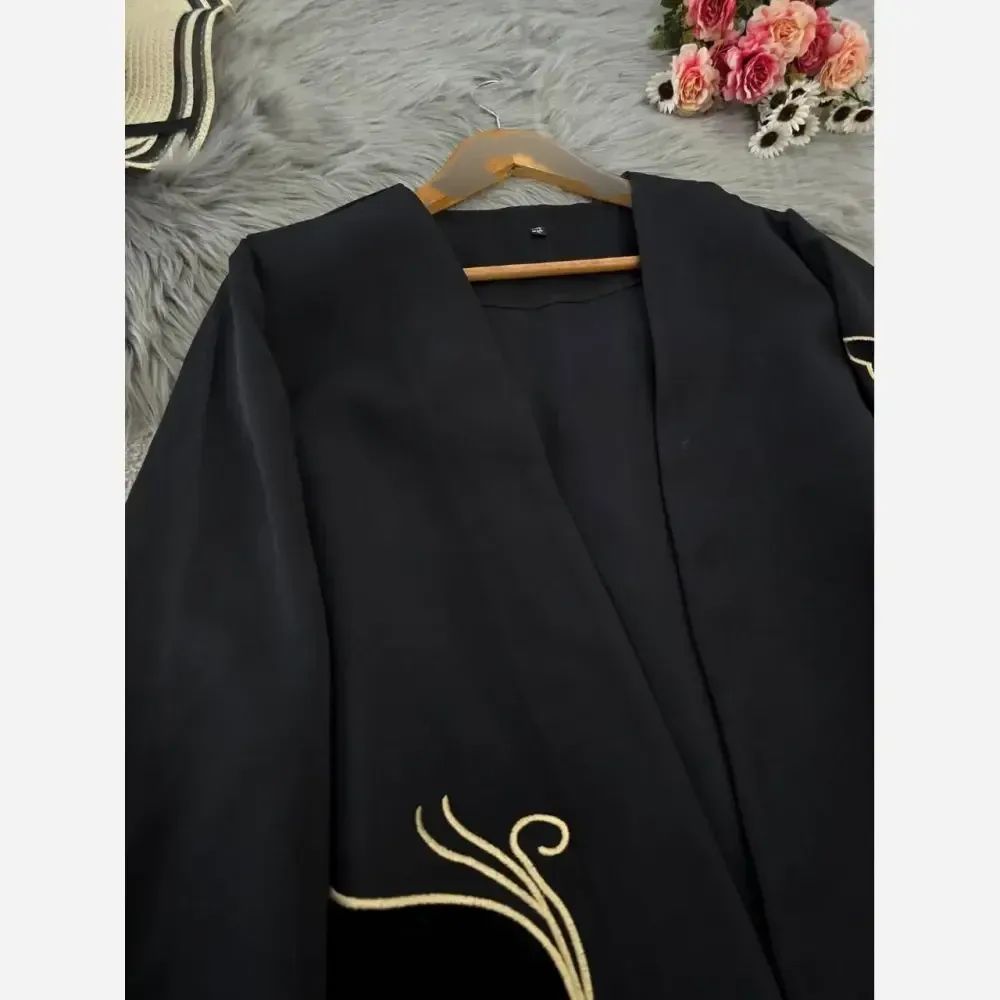 مانتو کتی پروانه مشکی جنس مازراتی گلدوزی شده سایز 38 تا 52 قد 85