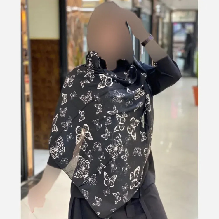 شال بهاران تمام نخ زنانه ابعاد 65×190 سانت سفید پروانه ای مشکی پروانه ای