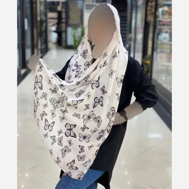 شال بهاران تمام نخ زنانه ابعاد 65×190 سانت سفید پروانه ای مشکی پروانه ای