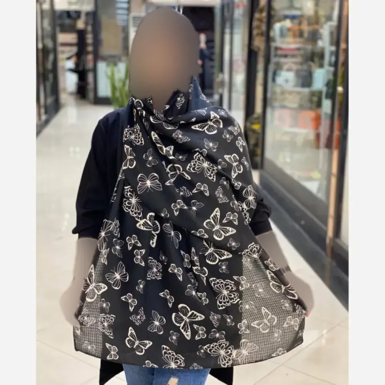 شال بهاران تمام نخ زنانه ابعاد 65×190 سانت سفید پروانه ای مشکی پروانه ای