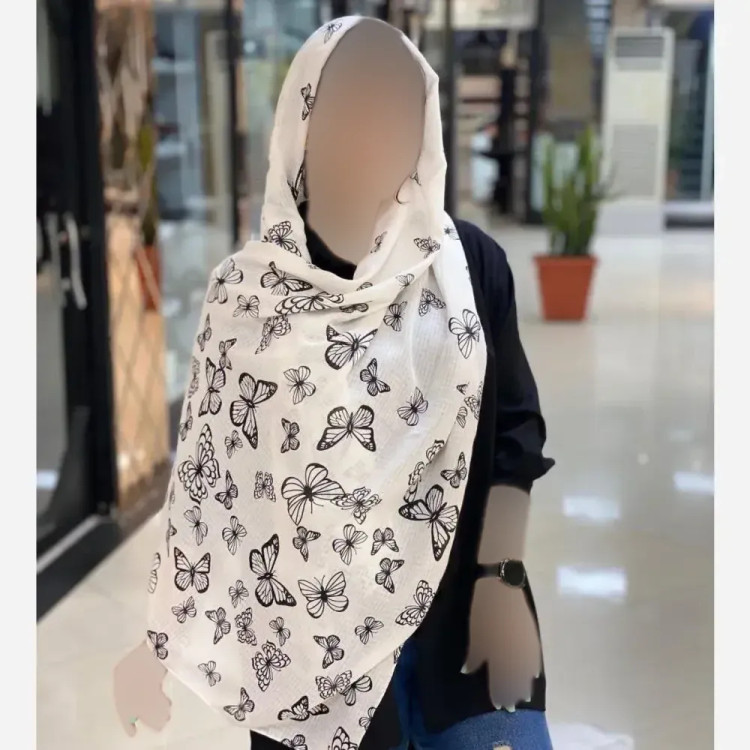 شال بهاران تمام نخ زنانه ابعاد 65×190 سانت سفید پروانه ای مشکی پروانه ای