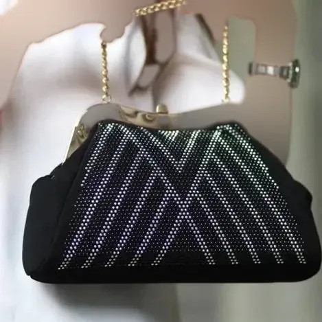 کیف مجلسی زنانه مهرو نانسی نگین دار مشکی بند بلند گوشیخور 12*22 سانت