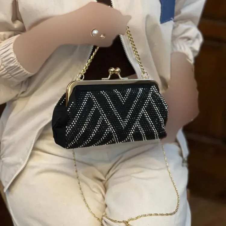 کیف مجلسی زنانه مهرو نانسی نگین دار مشکی بند بلند گوشیخور 12*22 سانت