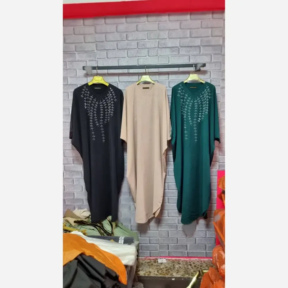عبا گندم الیزه درجه یک قد 135 دور سینه آزاد تا 210 قد آستین از یقه 57 سبز مشکی کرم