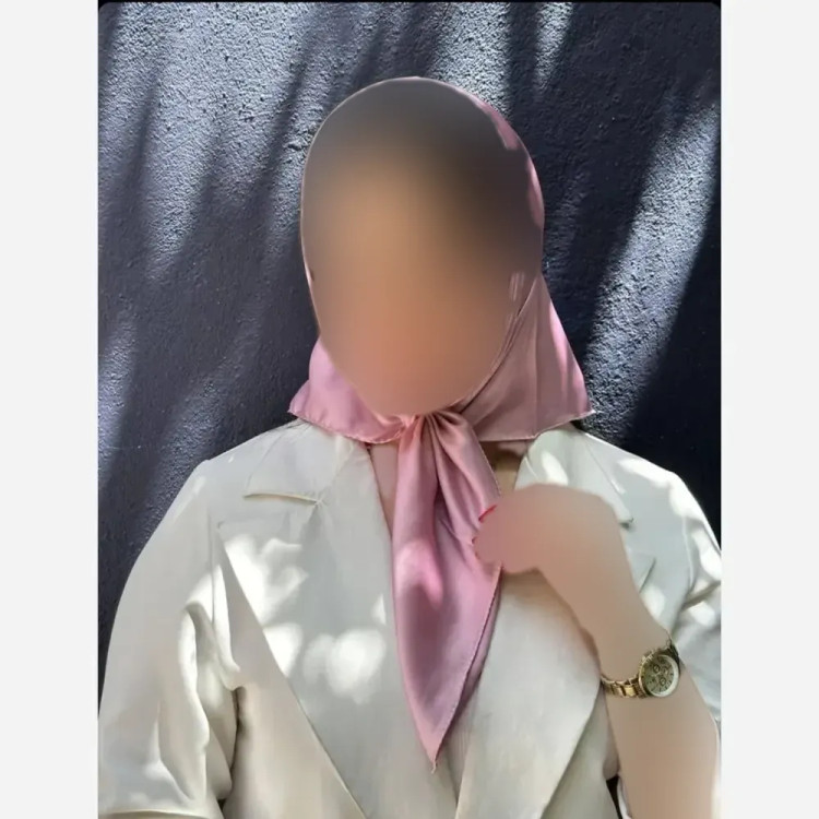 مینی اسکارف ساتن سیلک ابعاد 75*75 رنگبندی شیک و عروسکی بهاره