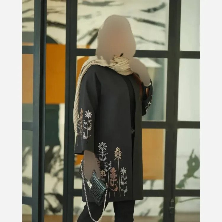 مانتو کتی زنانه مدل هاله جنس مازراتی گلدوزی شده رنگ مشکی