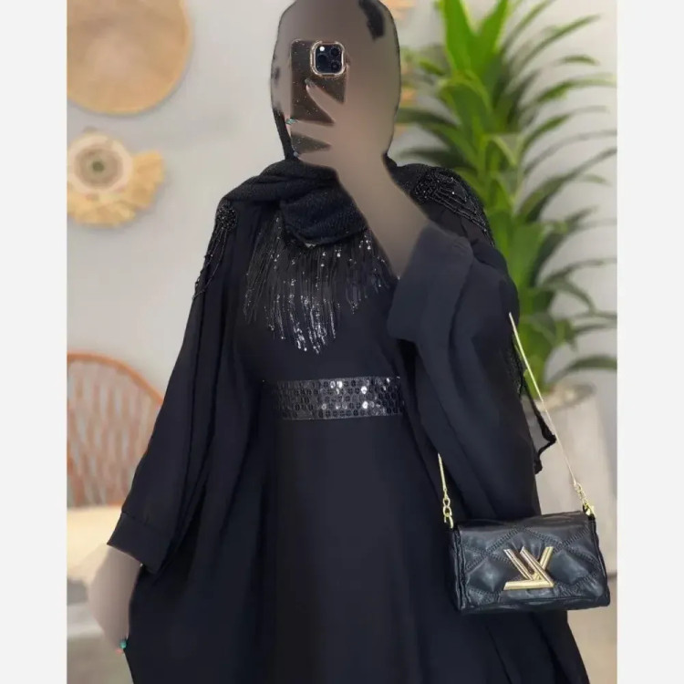عبای مجلسی زنانه مدل ریسه پولکی جنس کرپ الیزه فری سایز مشکی