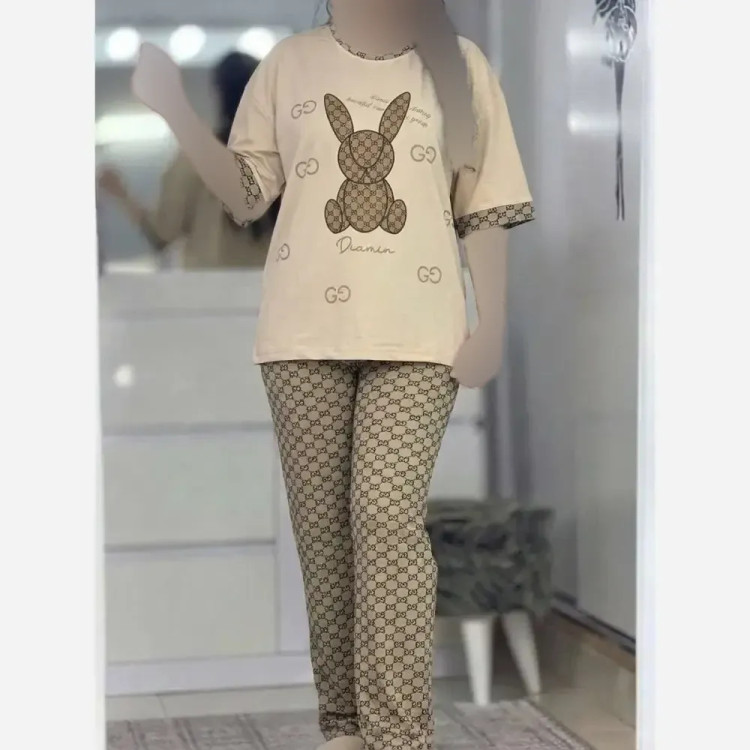 ست تیشرت شلوار زنانه طرح خرگوش جنس دورس اسپان رنگ کرم سایز 38 تا 46