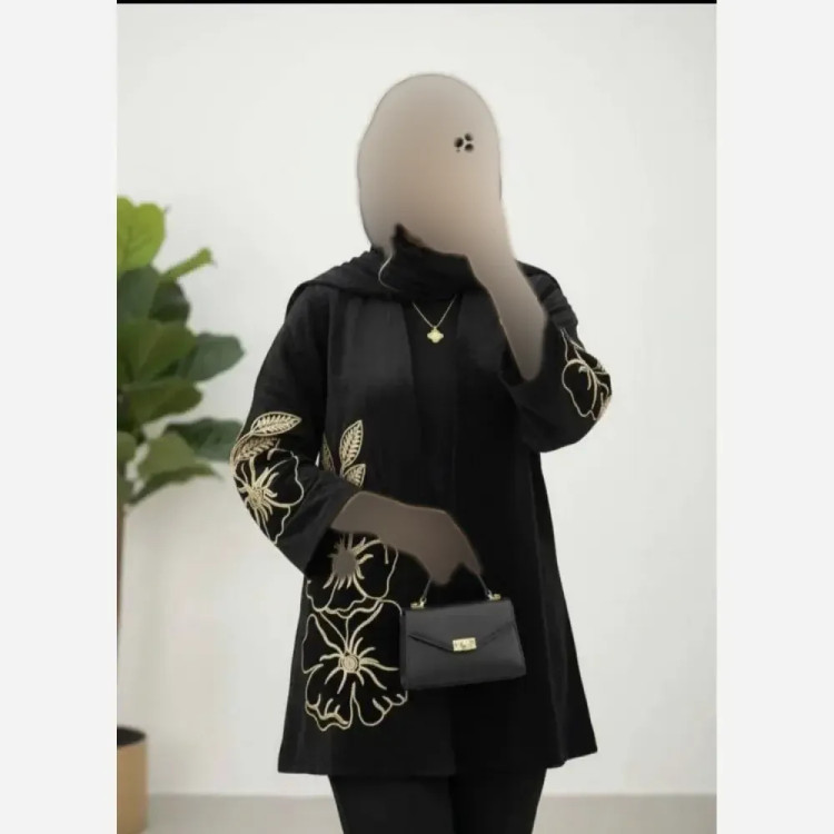 مانتو زنانه مدل بهارناز جنس مخمل شنل اعلا گلدوزی شده رنگ مشکی سایز 1 تا 2