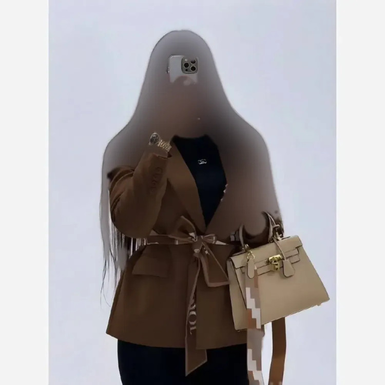 کت زنانه مدل دیور جنس مازراتی رنگ نسکافه ای با کمربند ساتن