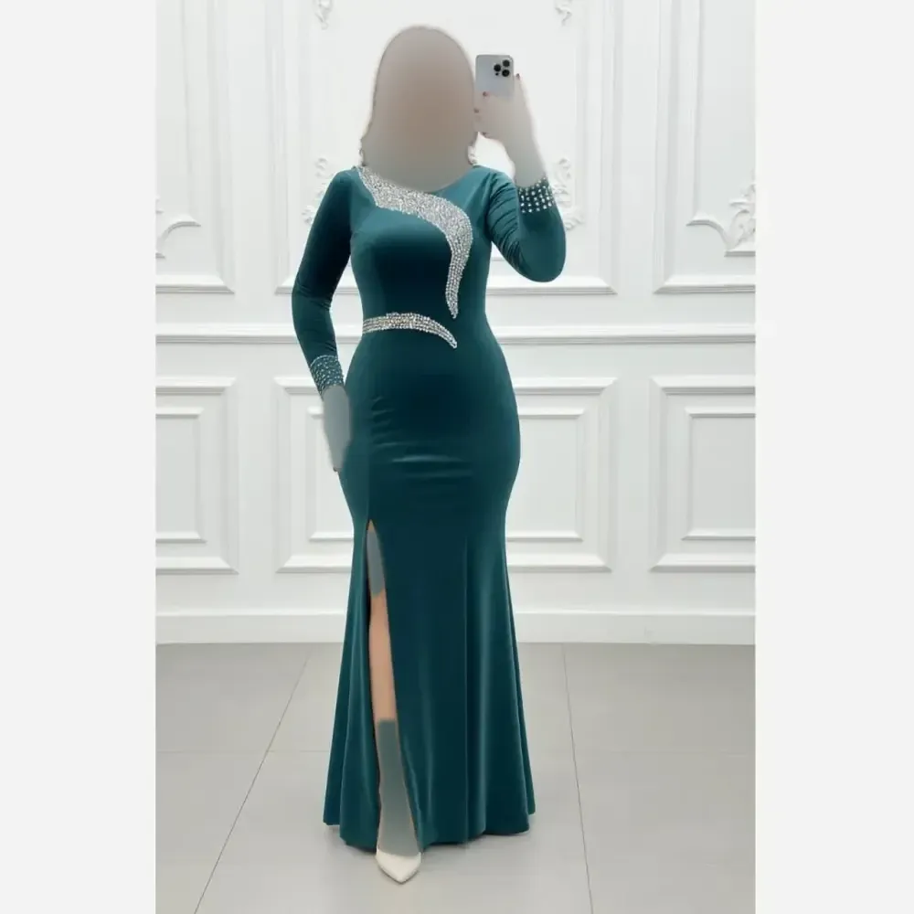 پیراهن زنانه مدل سارینا جنس مخمل قد 150 در رنگبندی مشکی و سبز سایز 44 تا 54