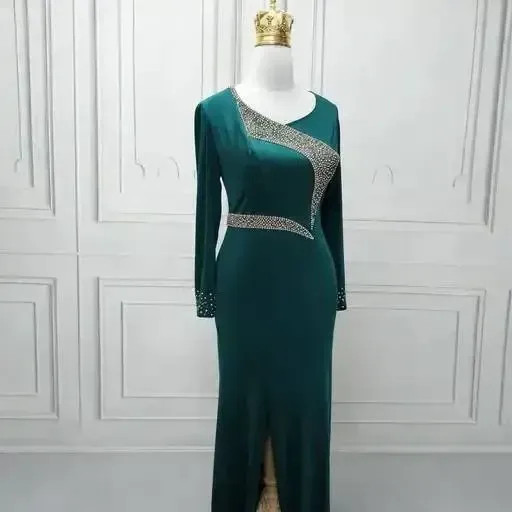 پیراهن زنانه مدل سارینا جنس مخمل قد 150 در رنگبندی مشکی و سبز سایز 44 تا 54