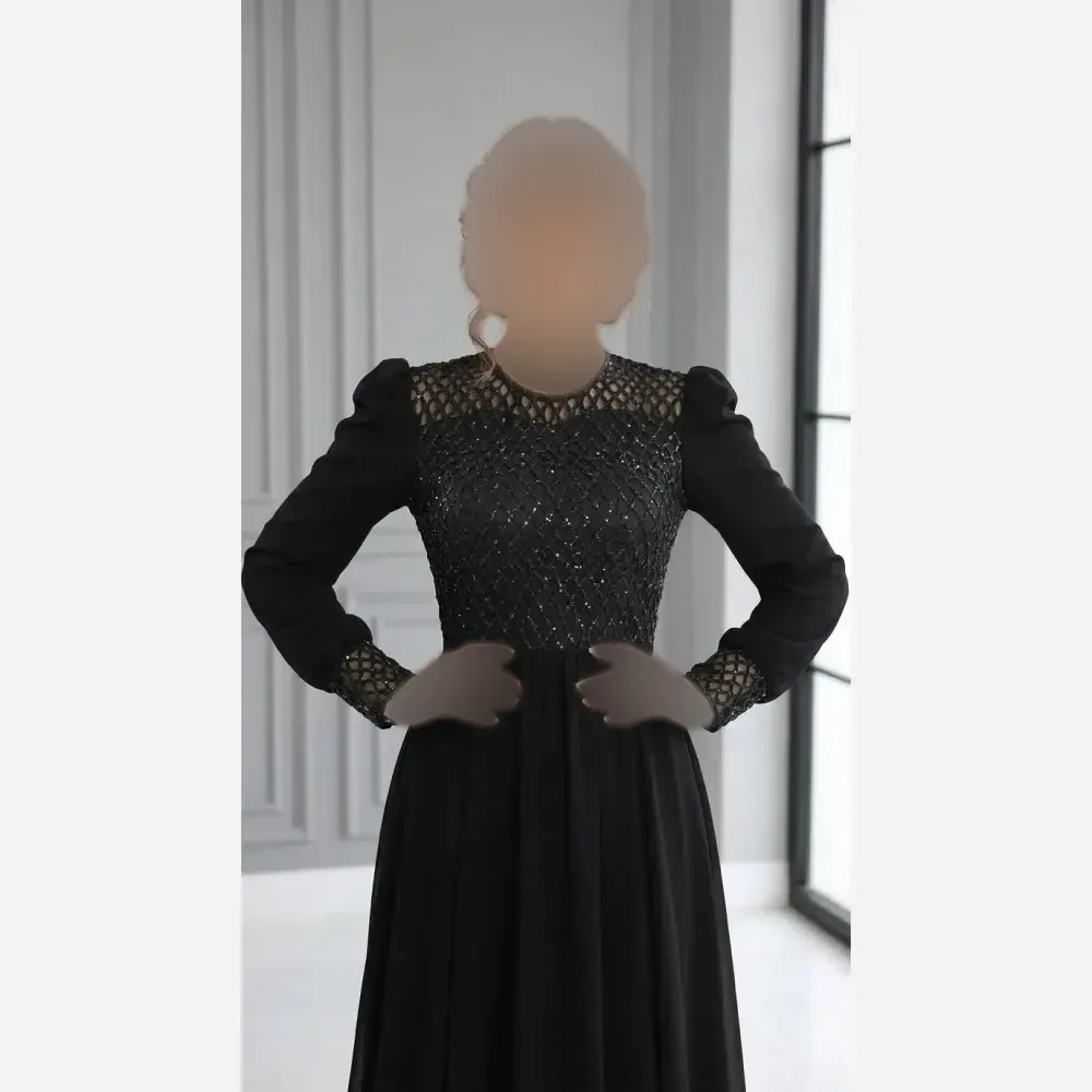 پیراهن مجلسی زنانه سایز بزرگ مدل شبنم جنس تور طرح دار و کرپ حریر رنگ مشکی