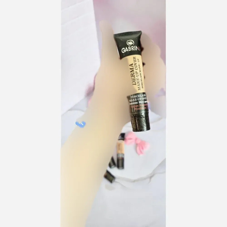 کرم پودر گابرینی مات کننده با پوشش بالا و SPF 15 مناسب پوست چرب و مختلط