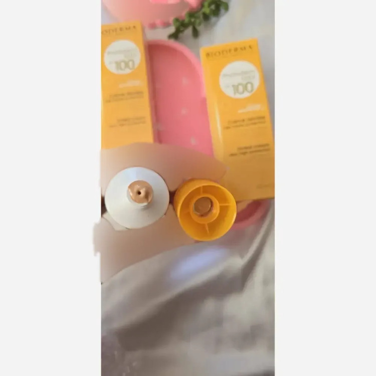 کرم ضد آفتاب بیودرما رنگ بژ با SPF 100