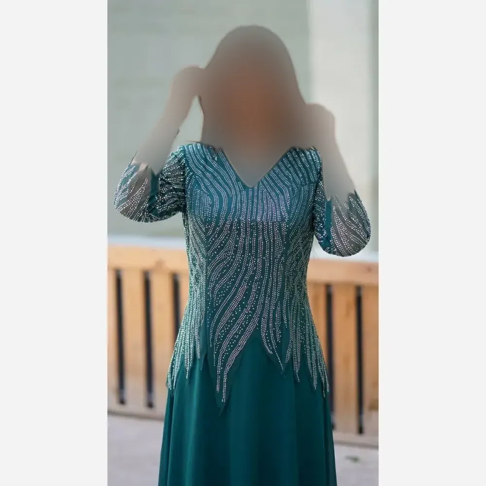 پیراهن ماکسی زنانه مجلسی سایز بزرگ کرپ حریر نگیندار مشکی و سبز سایز 44 تا 52