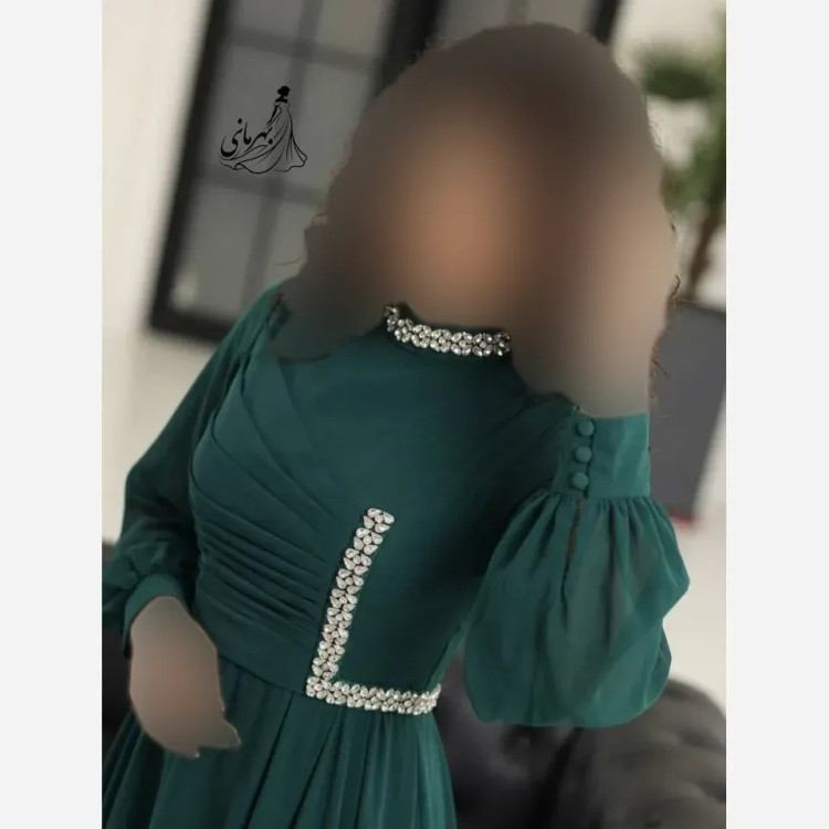 پیراهن مجلسی زنانه مدل زمرد جنس کرپ حریر سنگدوزی شده کاپدار و آستردار سایز 42 تا 50