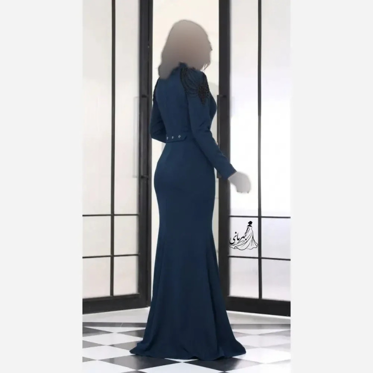 پیراهن مجلسی زنانه مازراتی مدل سوگند سنگدوزی شده کاپدار با کمربند نگینی
