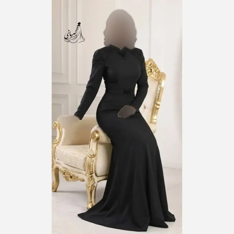 پیراهن مجلسی زنانه مازراتی مدل سوگند سنگدوزی شده کاپدار با کمربند نگینی