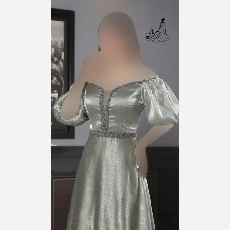 پیراهن مجلسی زنانه مدل سیندرالا عروسکی تور ارگانزا سنگدوزی شده با کاپ سینه