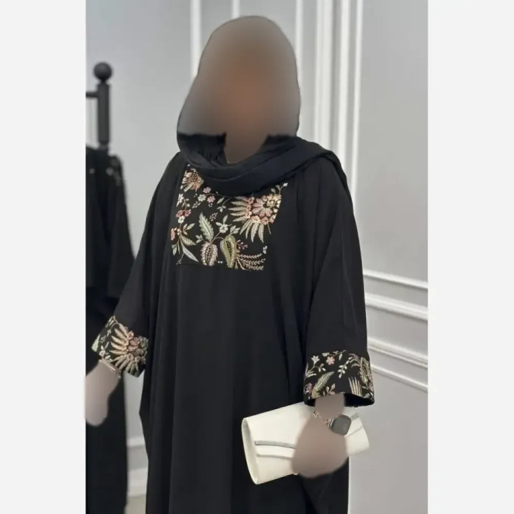 عبای زنانه مدل آریادخت جنس الیزه با خرجکار سوزن دوزی رنگ مشکی فری سایز