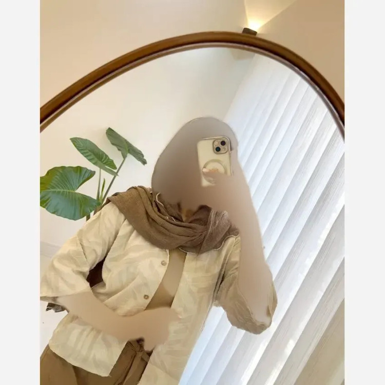 شومیز زنانه باکسی مدل ساغر جنس حریر کسمه مزونی فری سایز