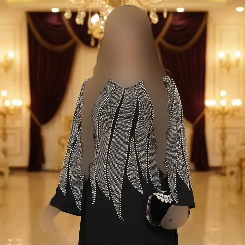 پیراهن زنانه مجلسی مدل نازنین جنس کرپ دالقیچ مشکی با خرجکار نگین و مروارید سایز 38 تا 60