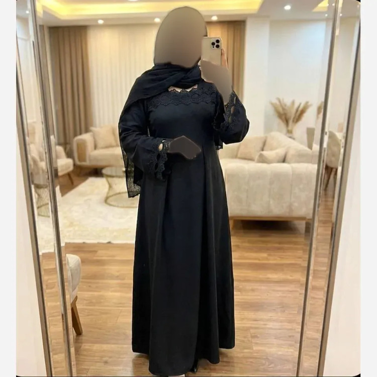 پیراهن زنانه مجلسی جنس صوفیا مشکی با خرجکار نوار قلاب بافی سایز بزرگ 46 تا 60