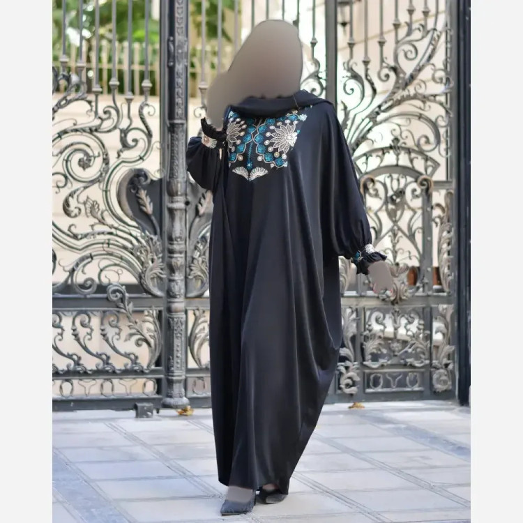 مانتو عبایی مهنا مدل سوزن دوزی شده با کرپ اسود و کرپ ندا اماراتی فری سایز 38 تا 58