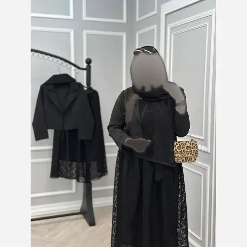 ست سه تیکه زنانه روژین شامل کت کرپ مازراتی دامن و شال گیپور مشکی فری سایز 38 تا 44