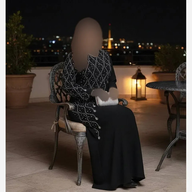 پیراهن مجلسی زنانه مدل تندیس جنس کرپ دالقیچ مشکی با خرجکار نگین و مروارید سایز 38 تا 60
