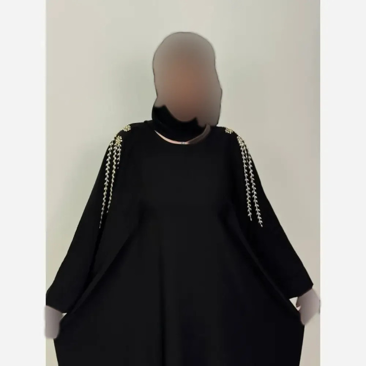 عبای زنانه مجلسی مشکی سرشونه طلایی جنس الیزه فری سایز 38 تا 60