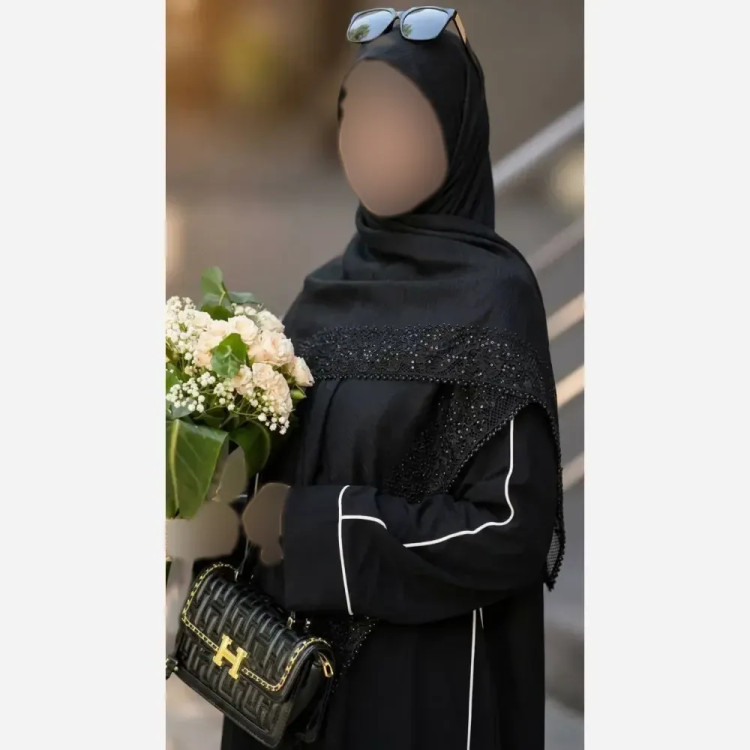 روسری مزونی مشکی طرح درختی حاشیه پولک و دانتل دوزی سایز 100 در 100
