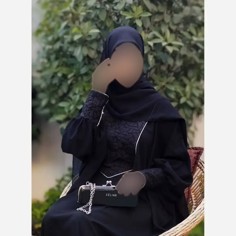 عبا زنانه مدل حسنا جنس کرپ الیزه مشکی زیپدار و فری سایز