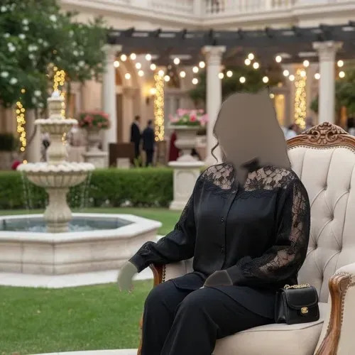 شومیز زنانه کرپ الیزه مدل شیفته مشکی با خرجکار نوار قلاب بافی و تور سایز 38 تا 60