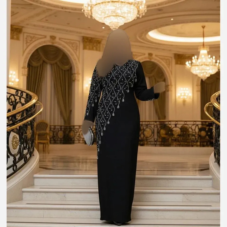 ماکسی مجلسی زنانه بیگ سایز کرپ دالقیچ مشکی با خرجکار نگین و مروارید سایز 50 تا 60
