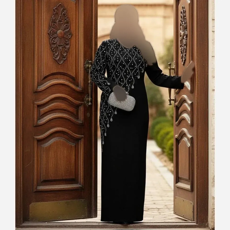 ماکسی مجلسی زنانه بیگ سایز کرپ دالقیچ مشکی با خرجکار نگین و مروارید سایز 50 تا 60