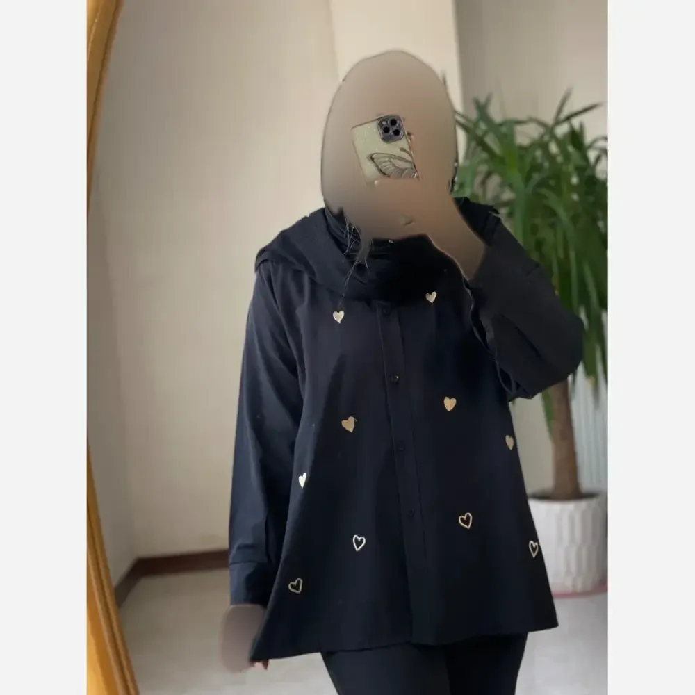 مانتو قوارهدار زنانه طرح قلب گلدوزی شده جنس ویسکوز نخ رنگ مشکی سایز فری 40 تا 48