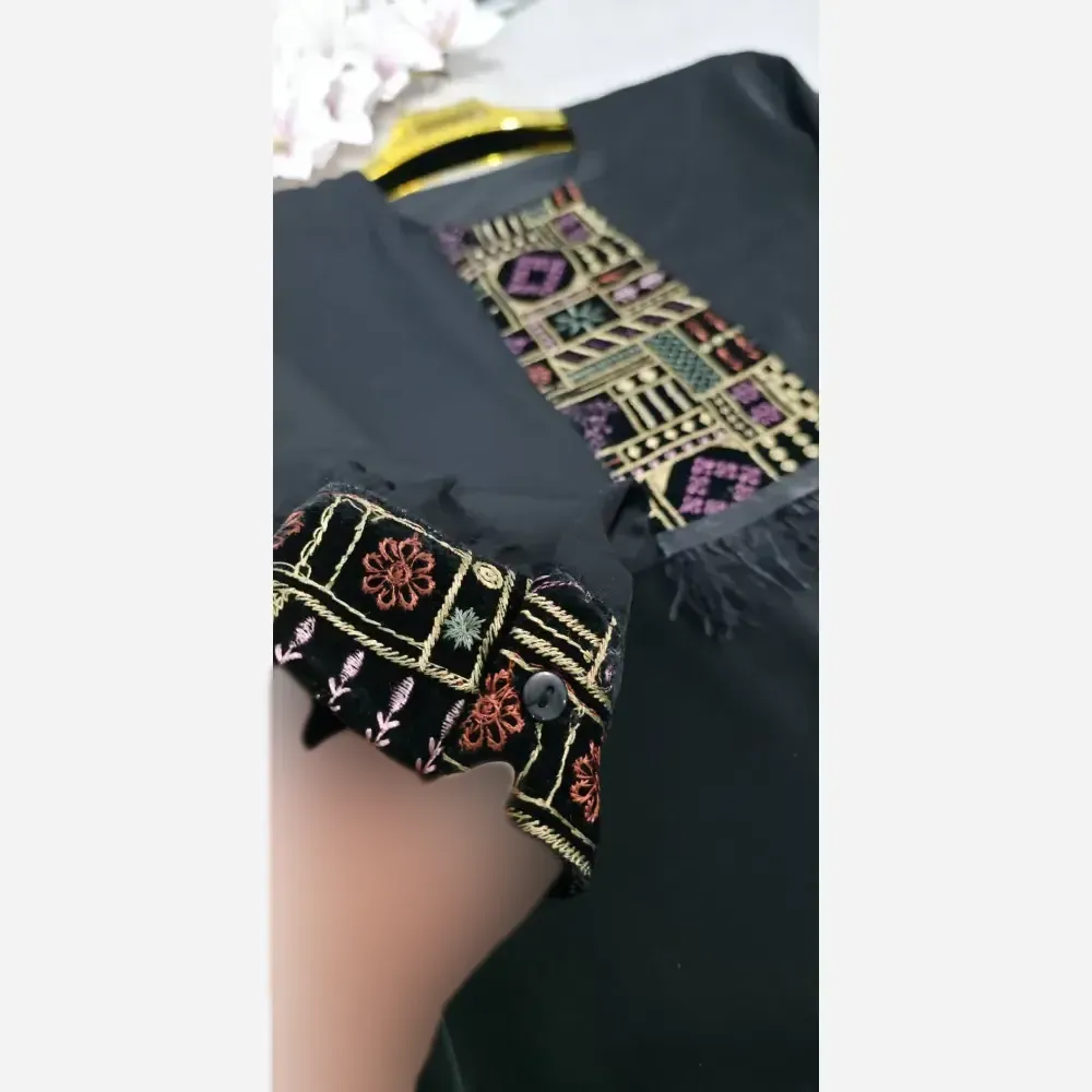 عبا زنانه مدل هدیه جنس الیزه با خرجکار سوزن دوزی درجه یک رنگ مشکی فری سایز