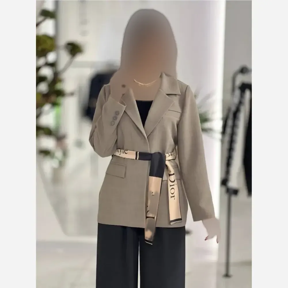 کت زنانه مدل دیور جنس بزایاق درجه یک وارداتی با کمربند در 5 رنگ متنوع